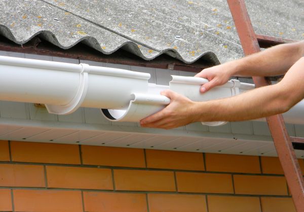 Cost of Gutter Hanging in New Albany